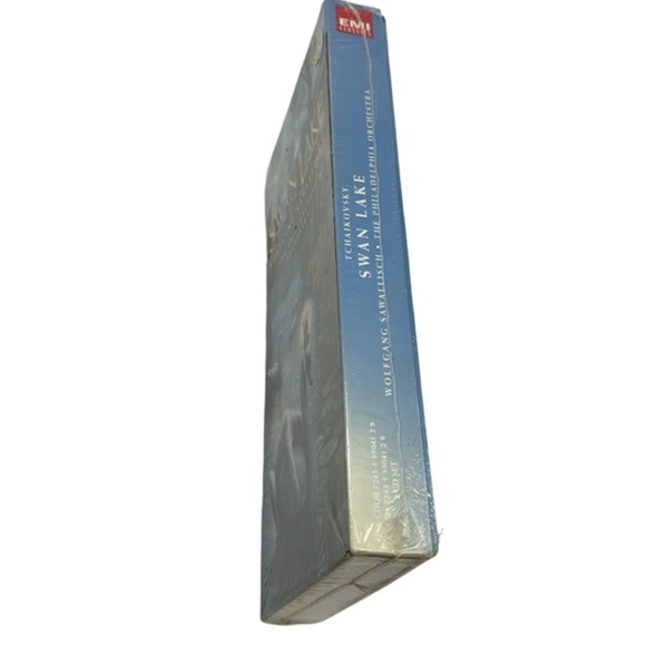 EMI Classics Swan Lake - Deluxe Edition‎ with Storybook! 🦢✨🎶 - Picture 4 of 5